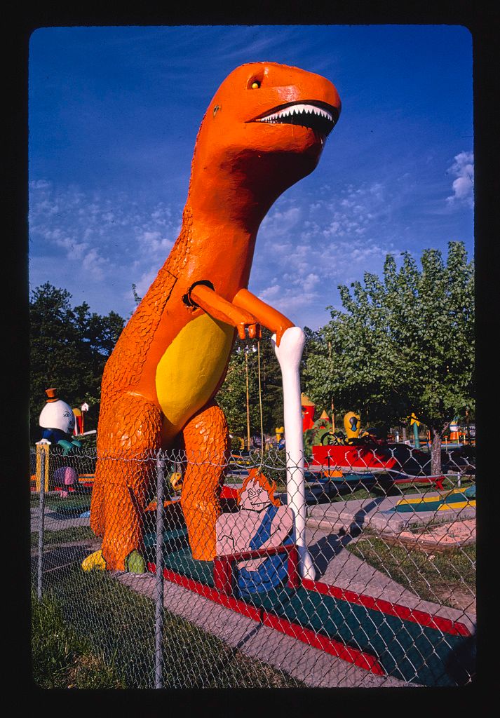 Dinosaur, Sir Goony Golf, Independence Boulevard, North Carolina, 1982. Library of Congress LC-DIG-mrg-02638.